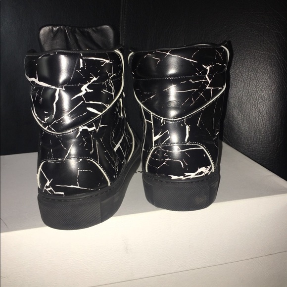 Barely worn Balenciaga sneakers - Picture 3 of 4